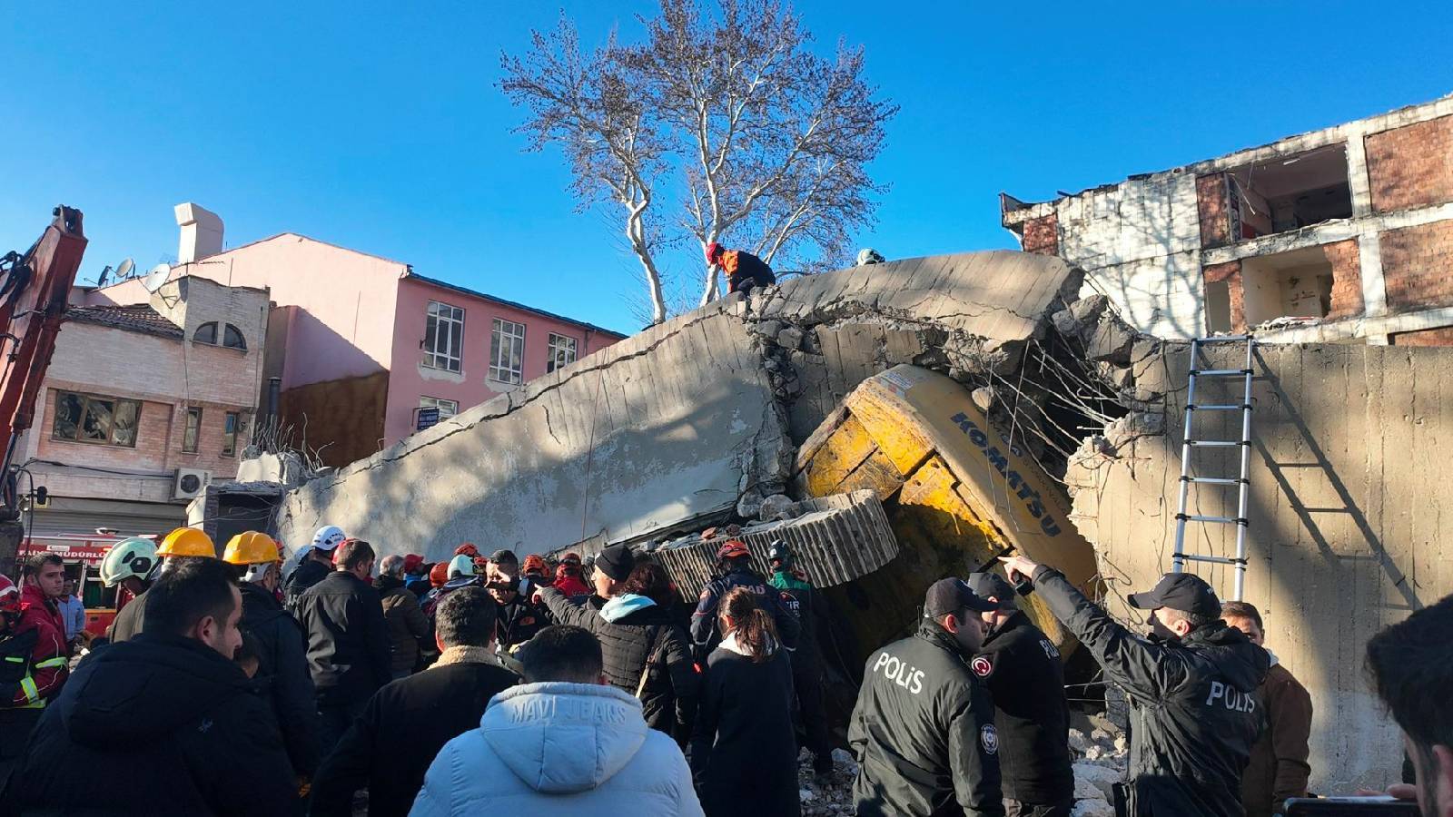 Uşak İMO Başkanı Alp: Yıkım sırasında hayatını kaybeden operatörün 65 yaşında olması, ülke ekonomisinin göstergesidir