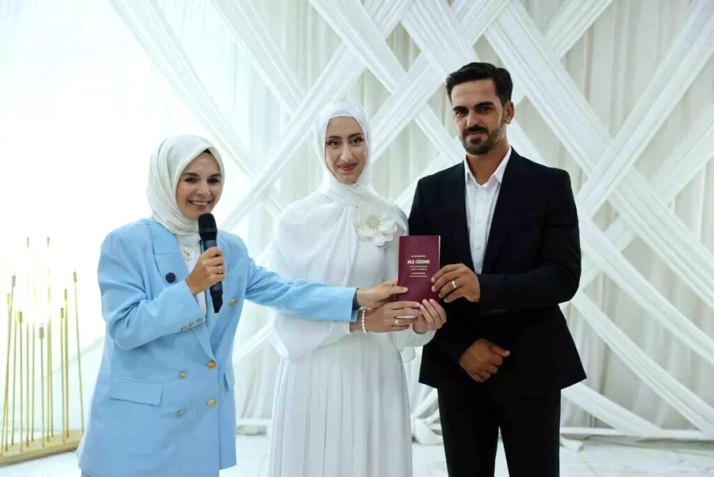 bakan goktas genc ciftin nikah sahidiydi zbBFxhLb