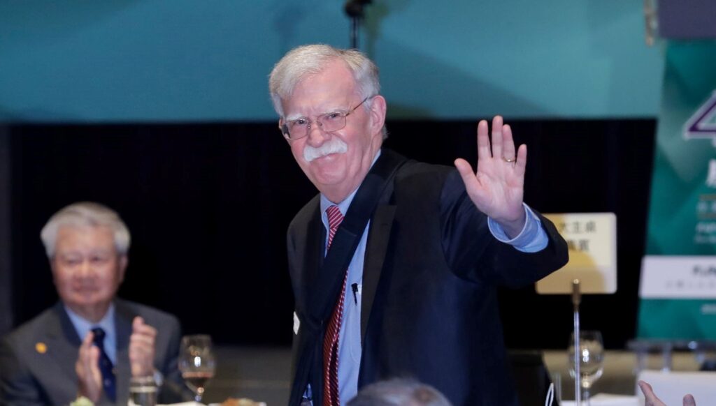 fbi ajanlari trumpin eski danismaninin evini basti xJDm4SZ6