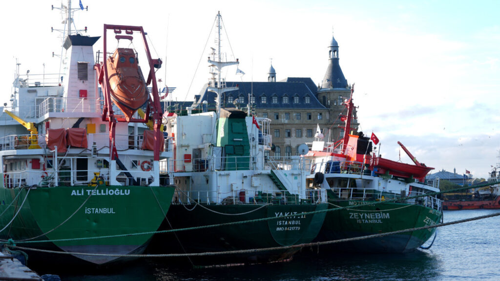 kadikoyde gemide yangin Pgcm7XAE