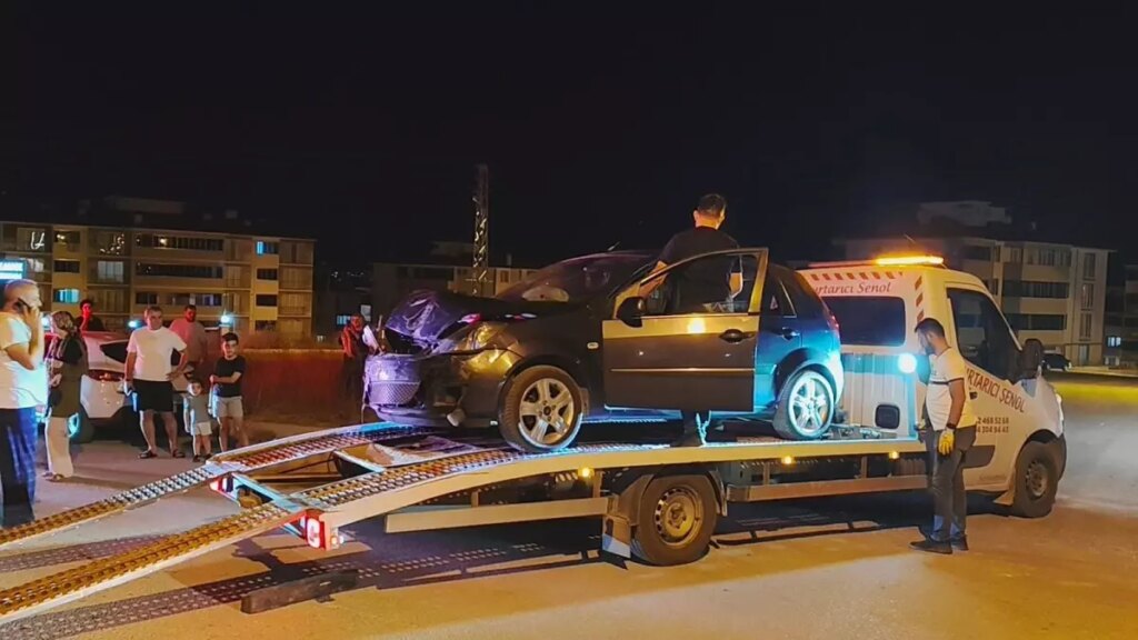 karabukte trafik kazasi 3 yarali xScy9Ett