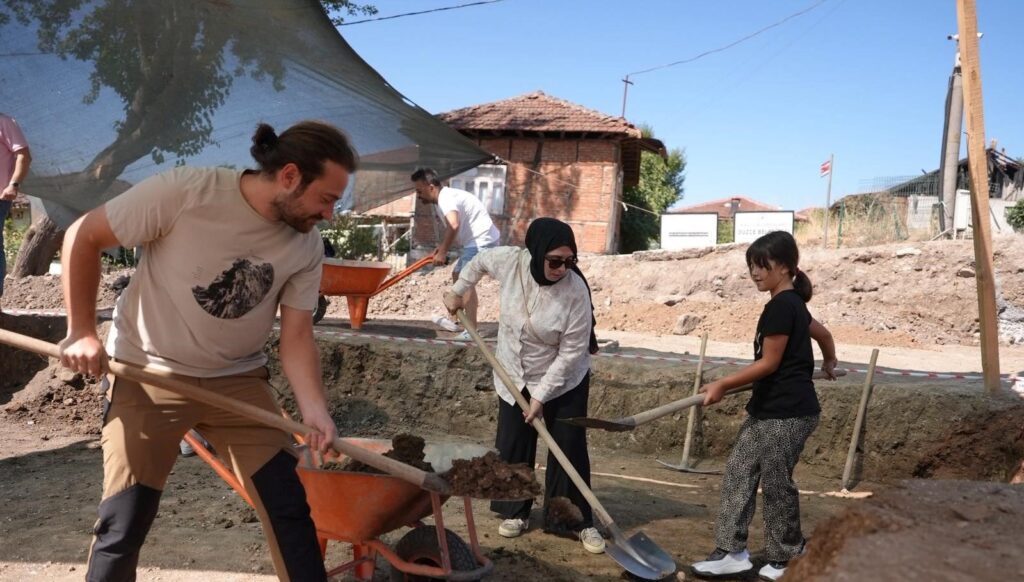 konuralp antik tiyatrosundaki kazi calismalarinda sona yaklasiliyor ydigmphI