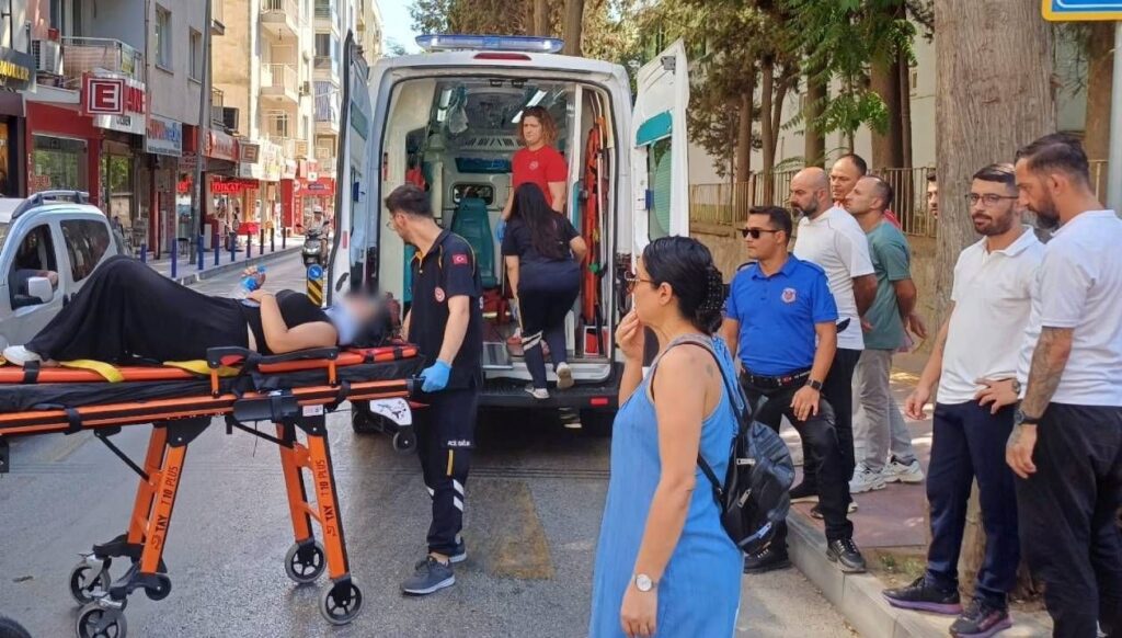 Otomobil sıkıştırdı, motosiklet sürücüsü kaza yaptı