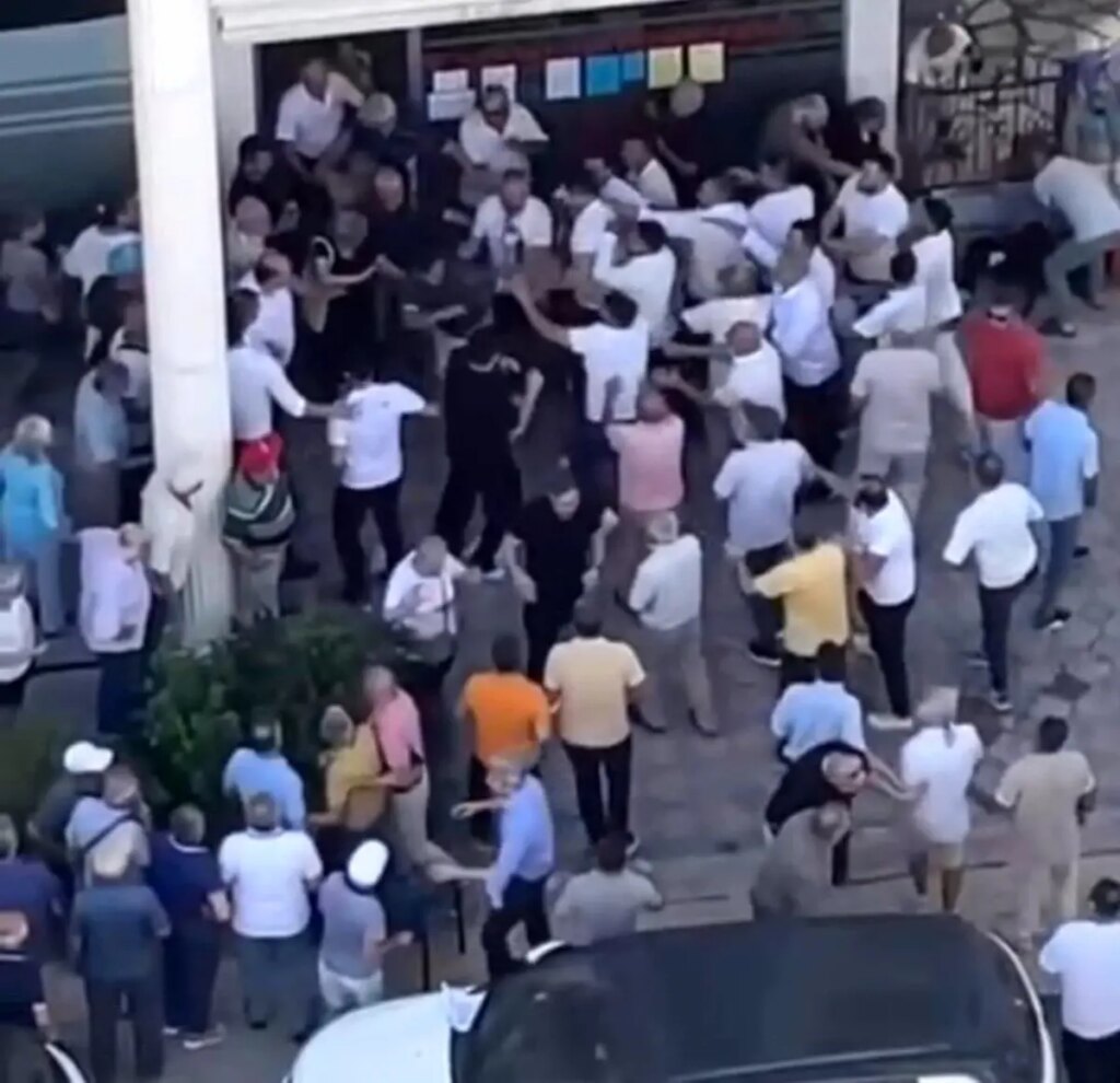 samsunda delege seciminde kavga Ge7IXzI5