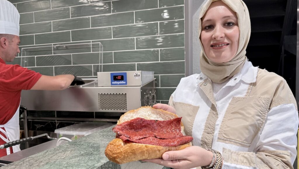 tatilcilerin yeni gozdesi sucuk doner Lt1TuvRn