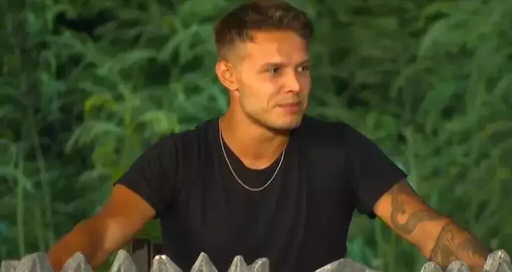 Ünlü sunucu trafik kazası geçirdi: Aracını kamyonetin altından çıkardılar