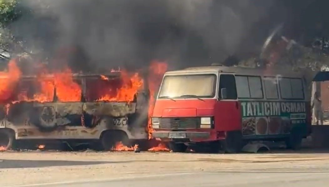 alev alev yanan panelvandan geriye hurda yigini kaldi ma3bdw4O