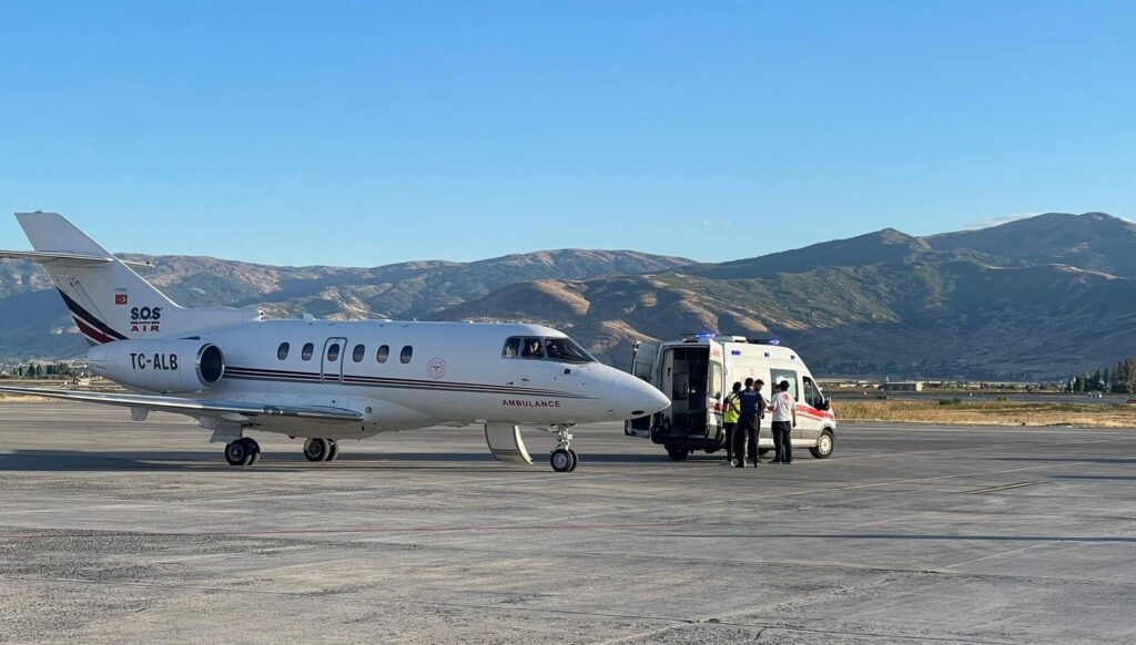 ambulans ucak astim hastasi icin havalandi WCsJjSL2