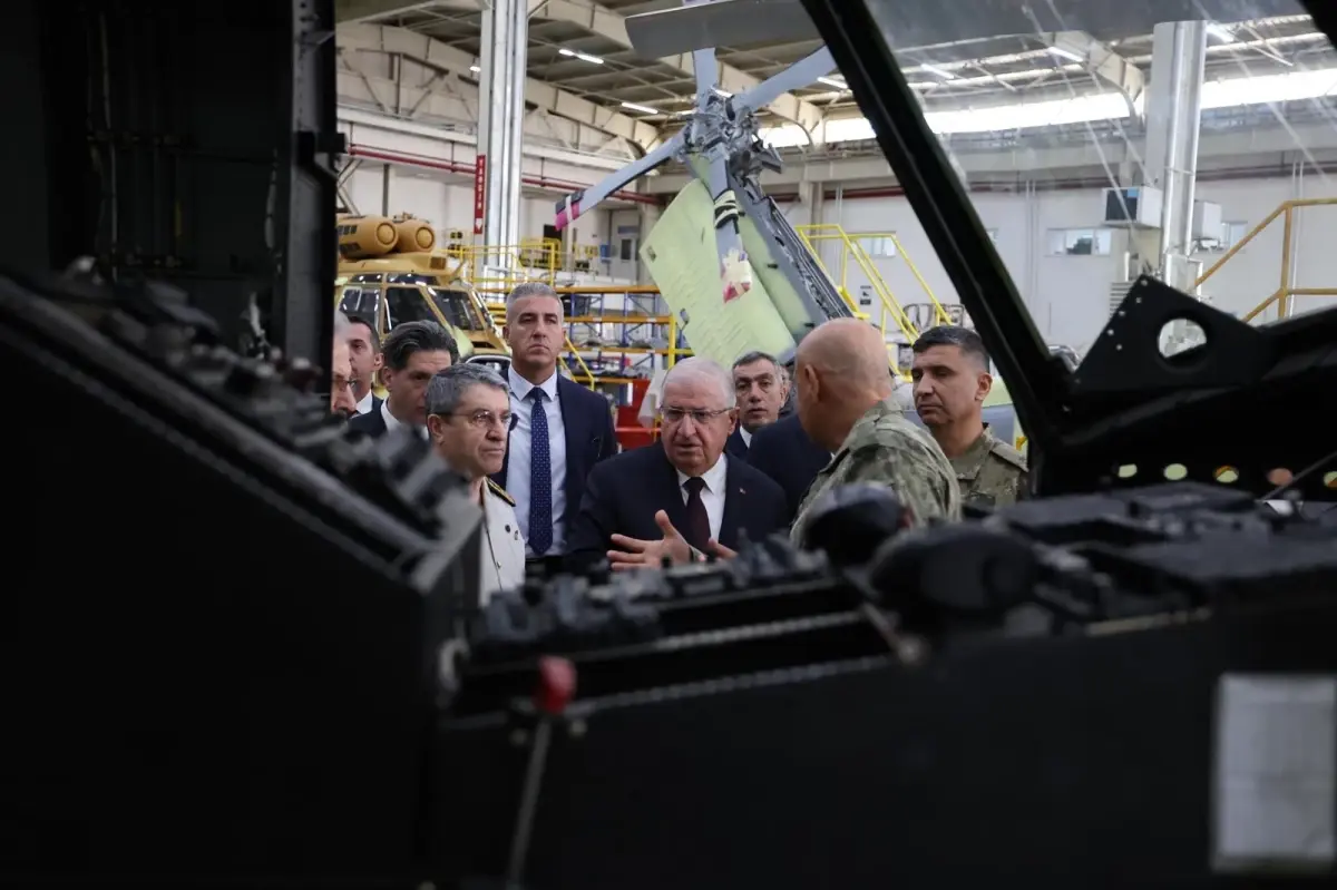 bakan guler ana bakim fabrikasini ziyaret etti S2AJ8QOi