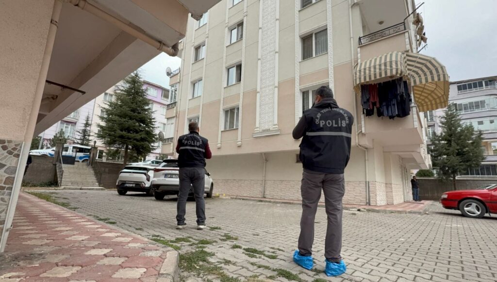 Cam silen kadın dengesini kaybedip aşağıya düştü