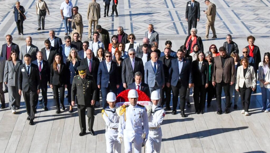 chp heyetinden anitkabire ziyaret myPqBngg