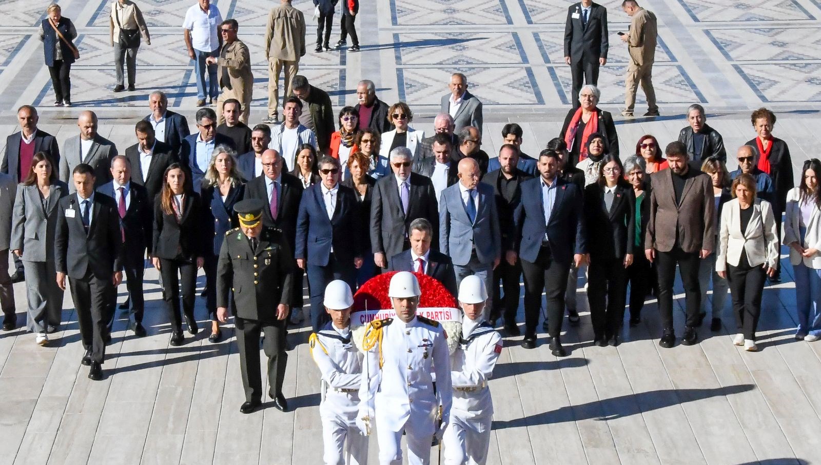 chp heyetinden anitkabire ziyaret myPqBngg