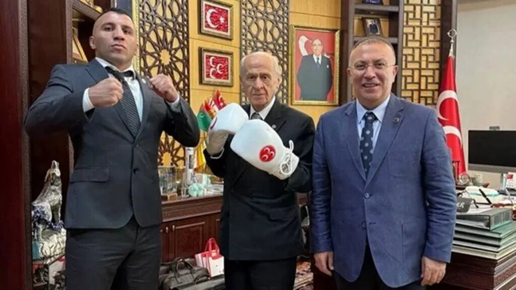 devlet bahceli boks eldivenlerini giydi gsvGgHWU