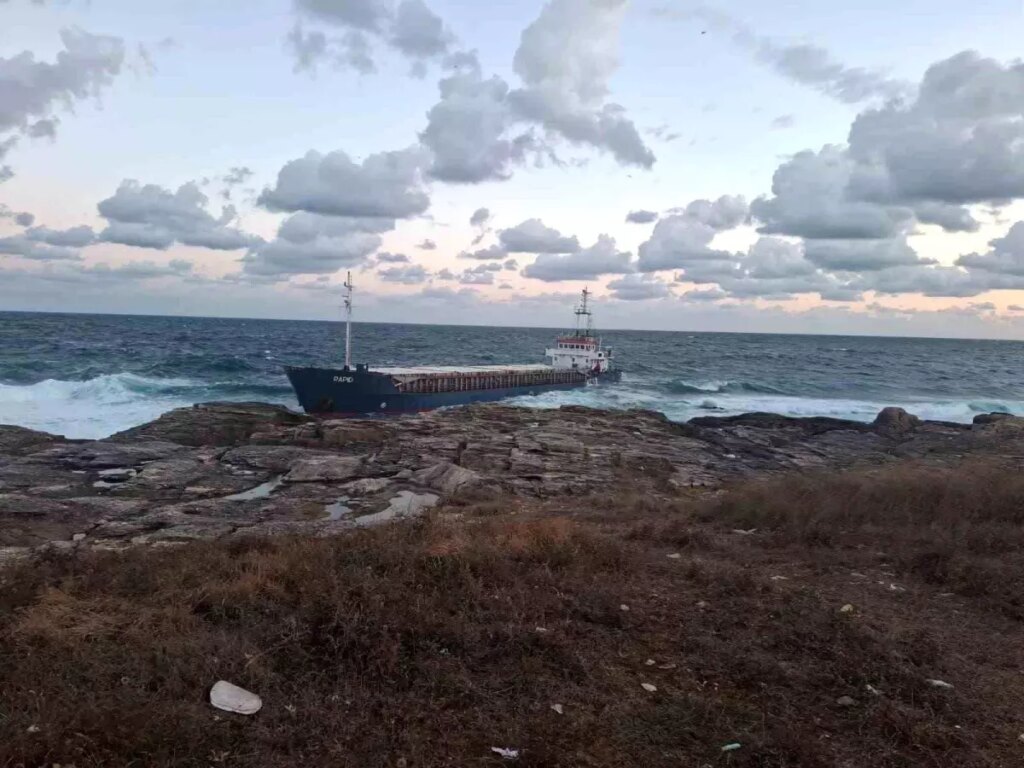 kocaelide kuru yuk gemisi karaya oturdu 51pKNPKM