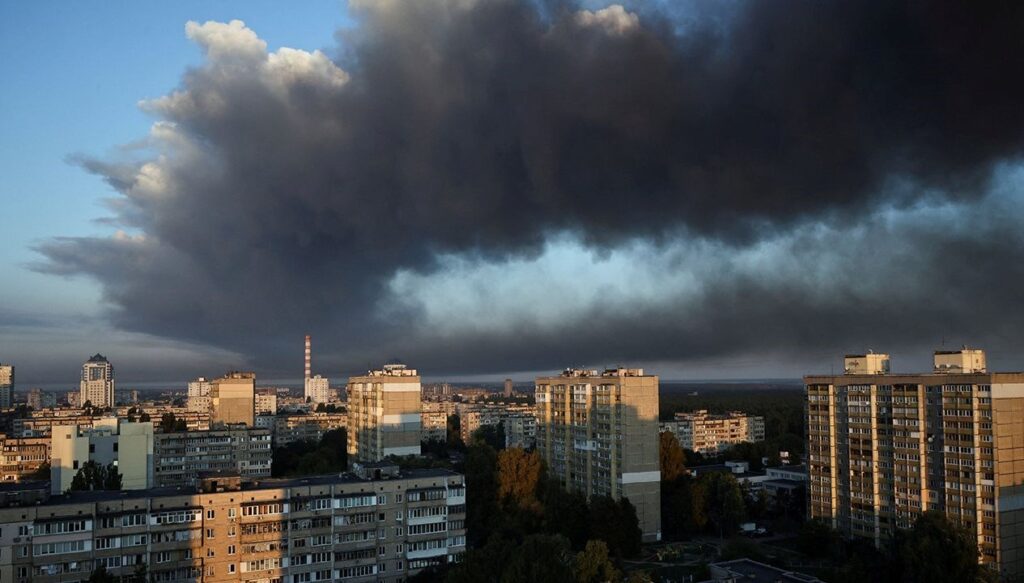 rusya kievi vurdu hukumet binasinda yangin cikti MgjjELz2
