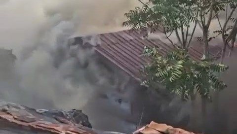 beyoglunda gecekondu alev alev yandi sciNAjFA