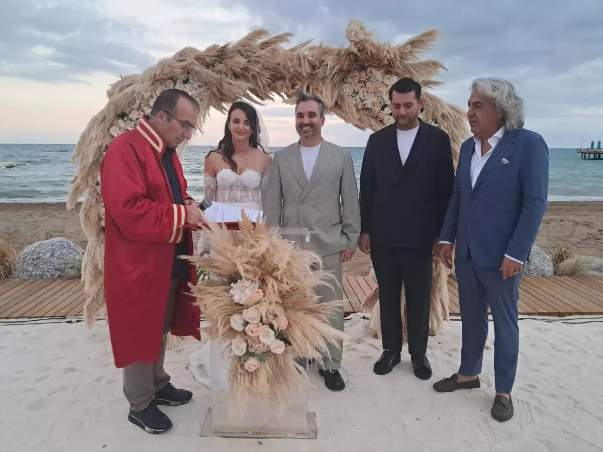 futbol menajeri alp tontu ile cansu yildirim dunyayi evlendi ryLGGMWn.jpg