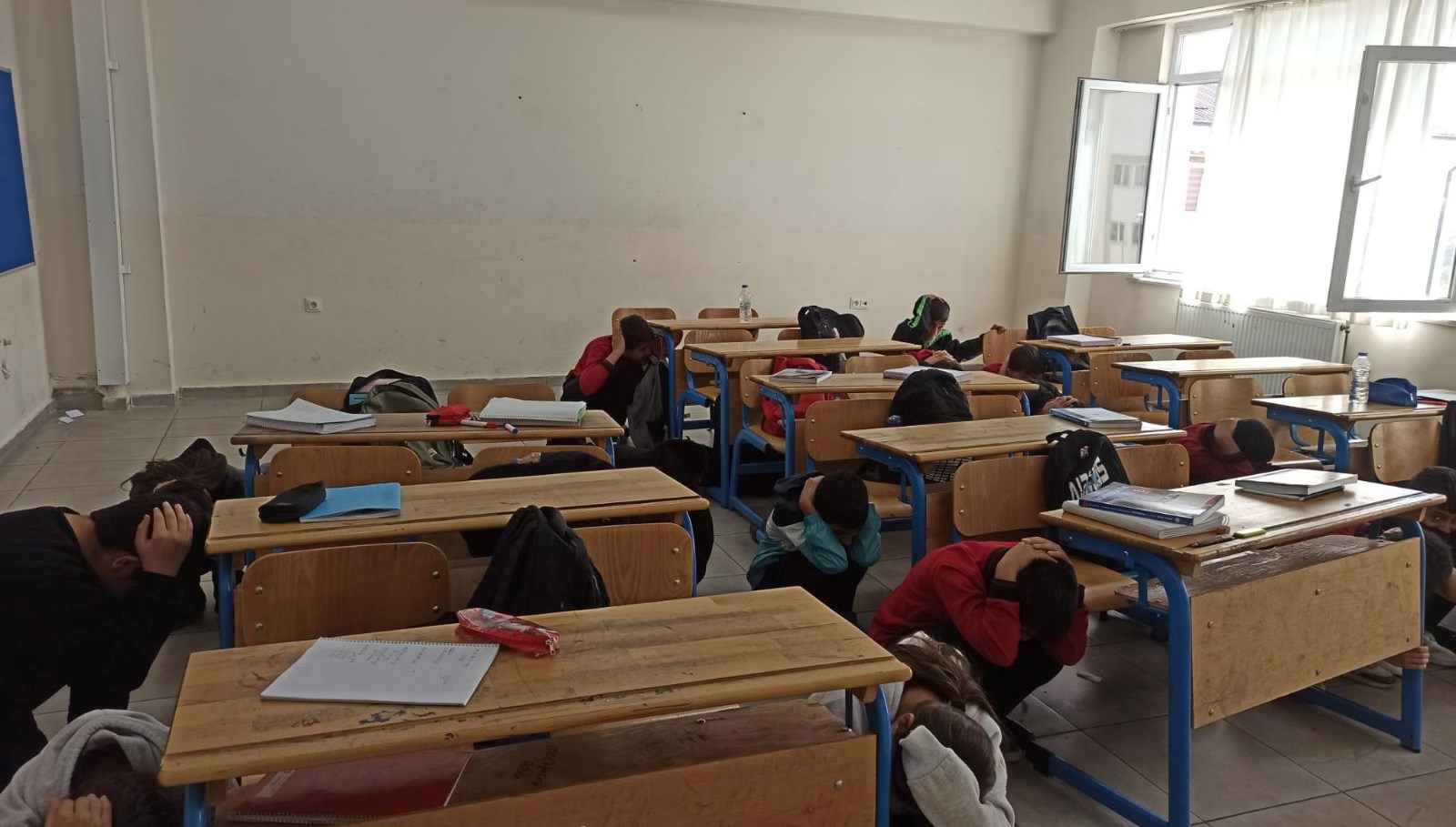 hakkaride okullarda tatbikat JkydwFN3.jpg