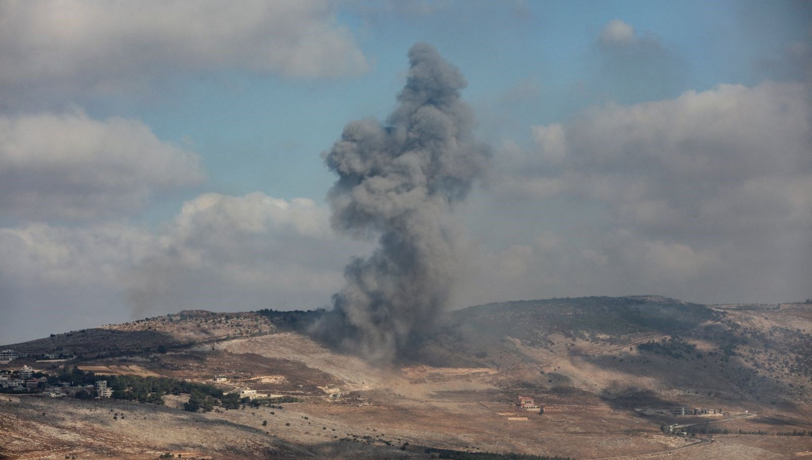 israilden lubnana hava saldirisi zLGEDk5j