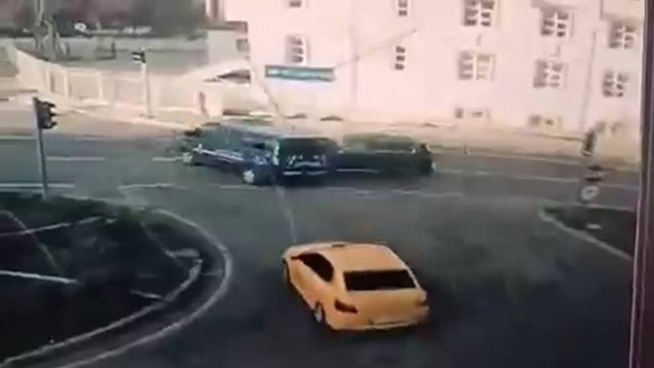 makam araci jandarma minibusune carpti 2 asker yaralandi dGy3AdZ9.jpg