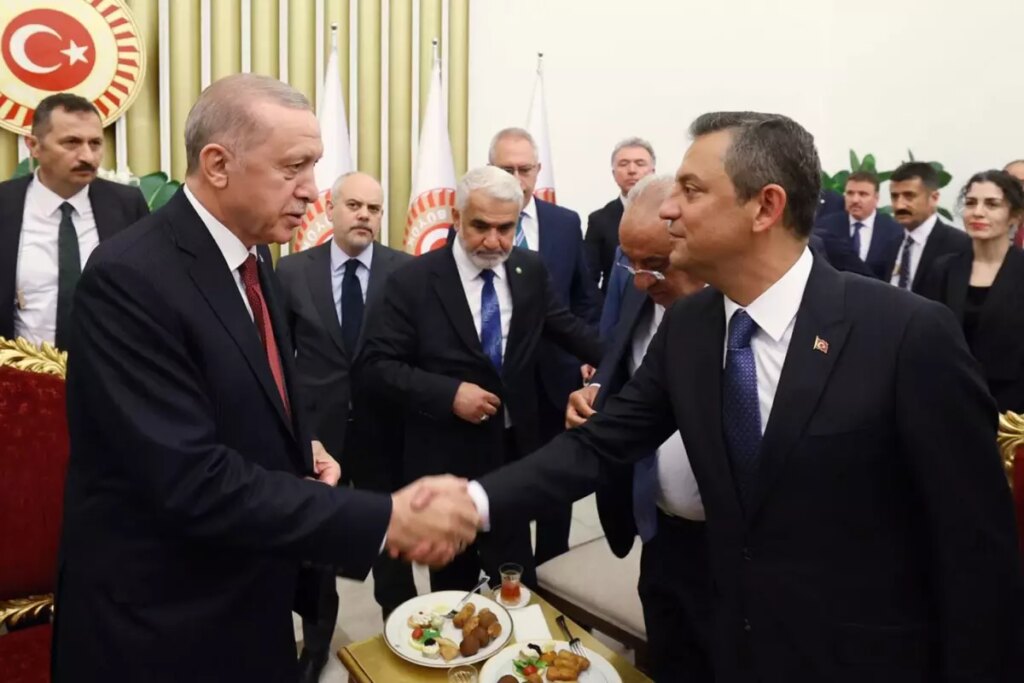 ozelin aciklamalarina ak parti cephesinden ardi ardina tepkiler iitgK4NV.jpg