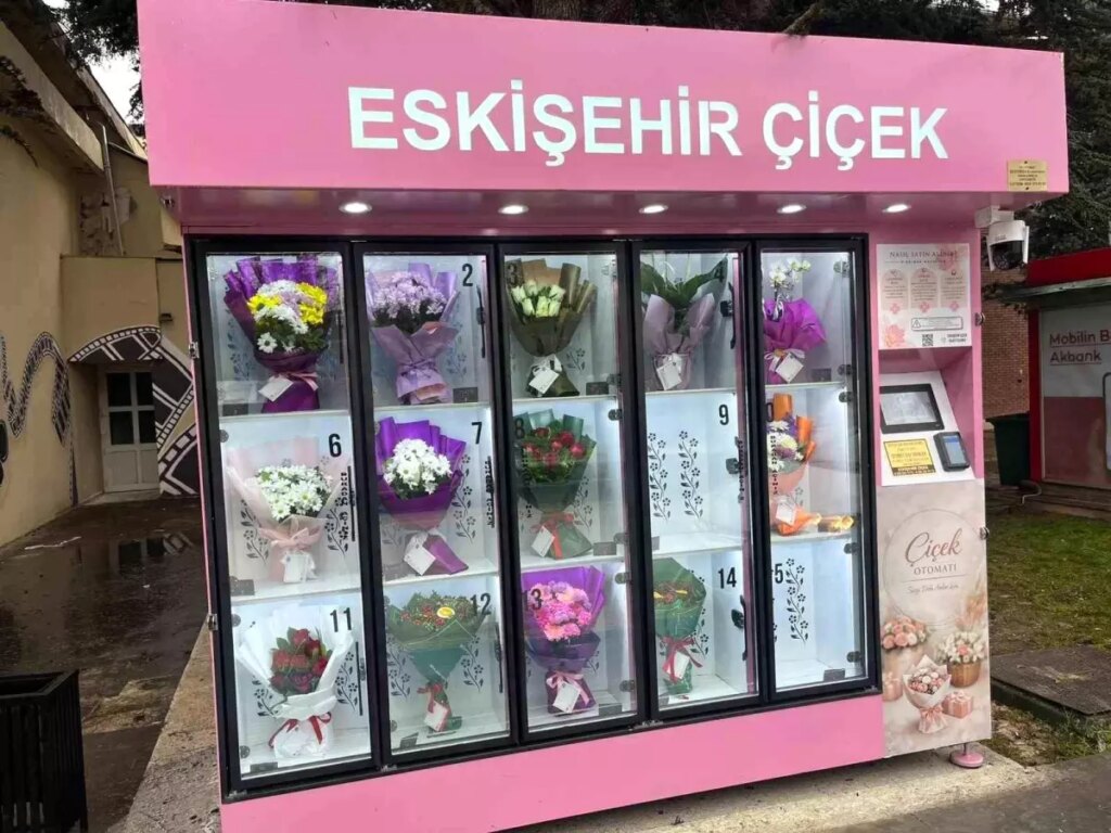 Eskişehir’de Çiçek Otomatı Dikkat Çekiyor