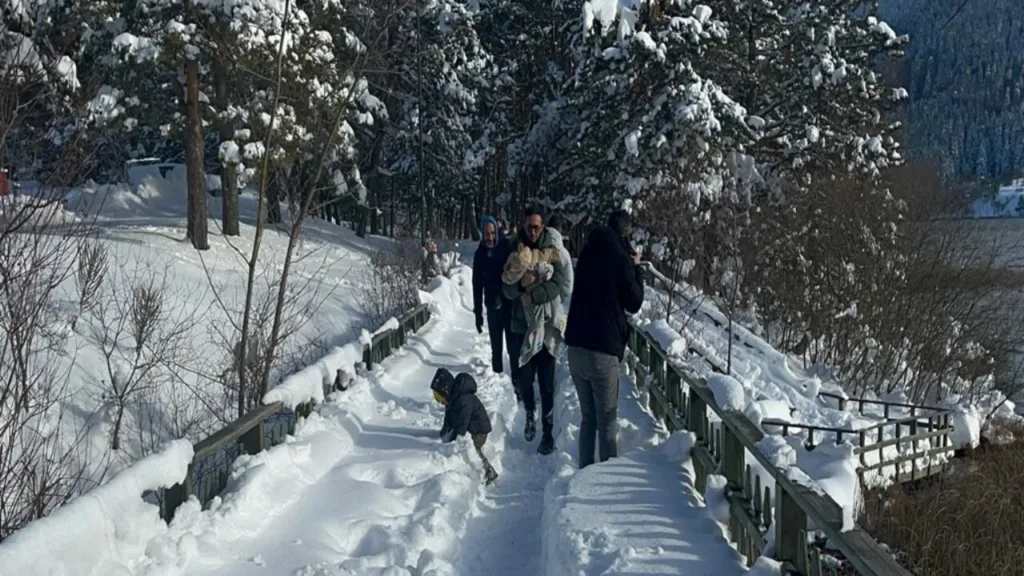 Karla kaplı Abant’ta eşsiz manzara