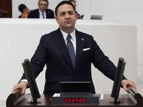 Yeni partide olmayacak iddiasina umut akdogandan aciklama KMSiVbN8