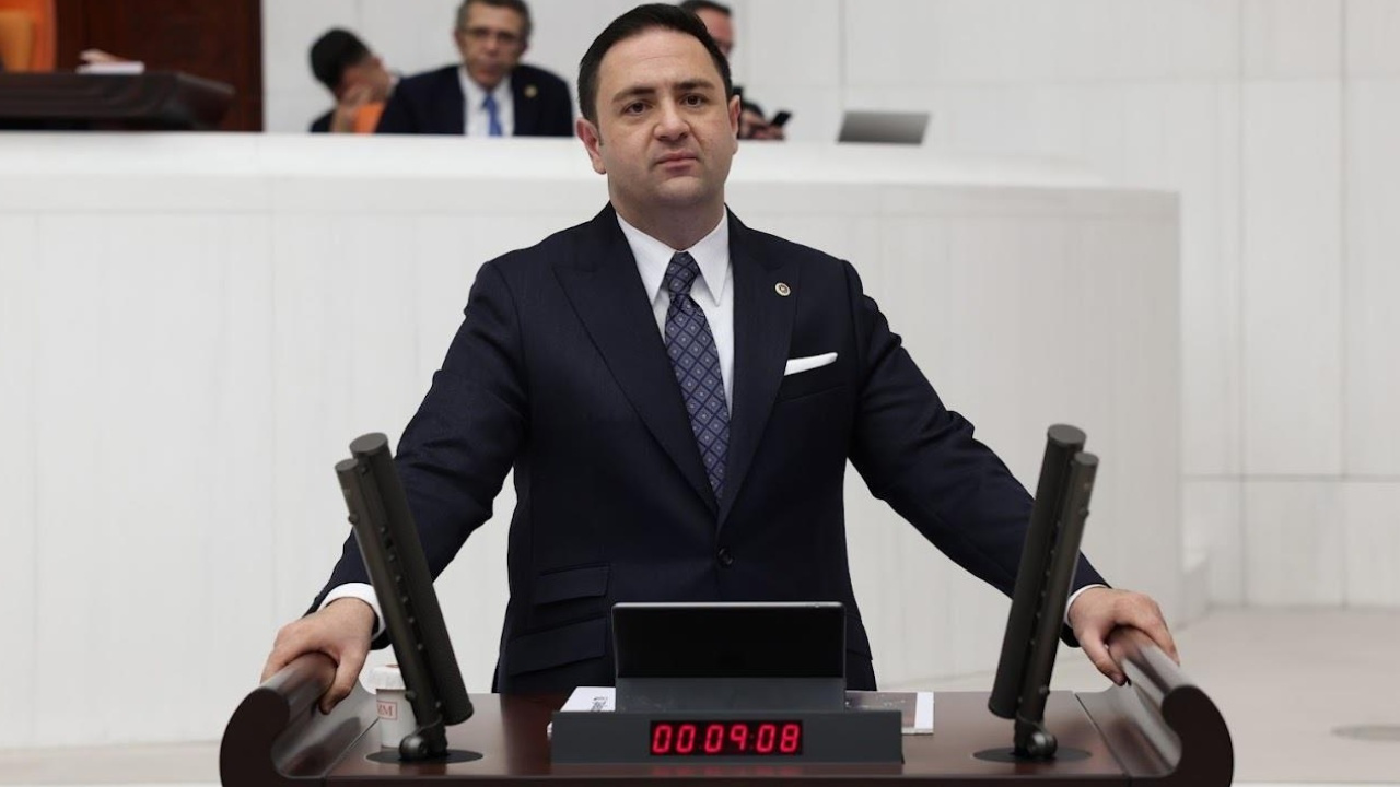 Yeni partide olmayacak iddiasina umut akdogandan aciklama KMSiVbN8